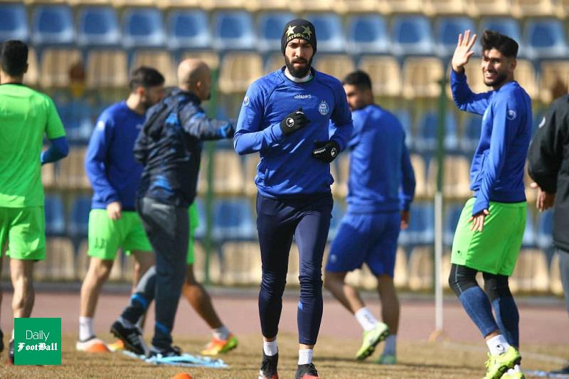 وقتی روزبه سر مدافع جوان استقلال غر زد!