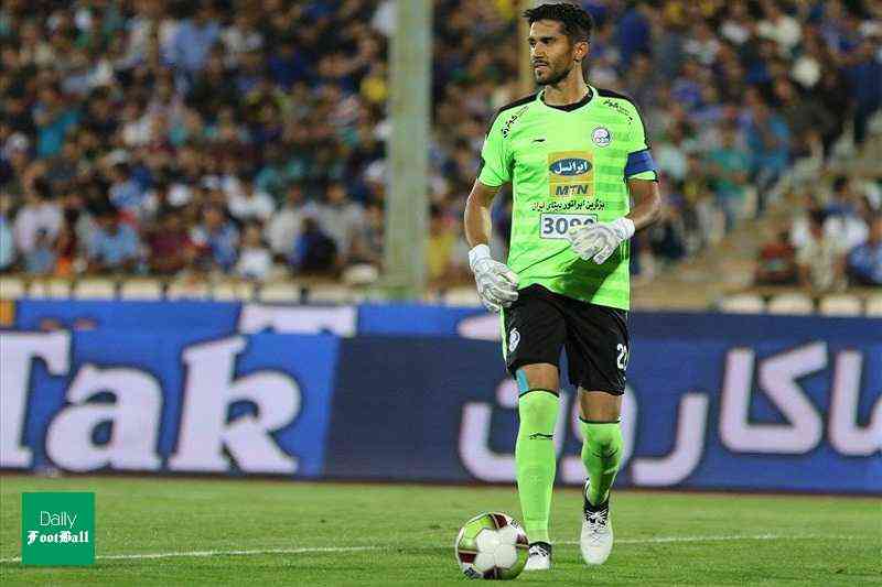 حمله هواداران استقلال به حسین حسینی