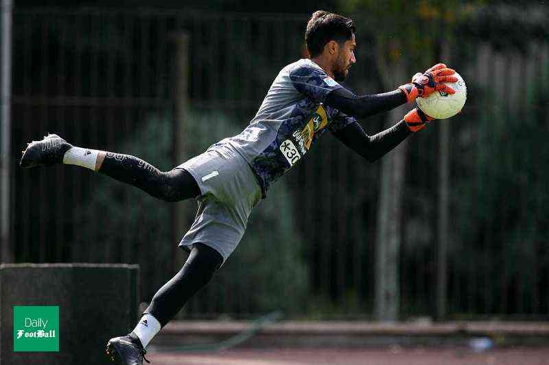 حسین حسینی: دوست دارم در استقلال ستاره باشم