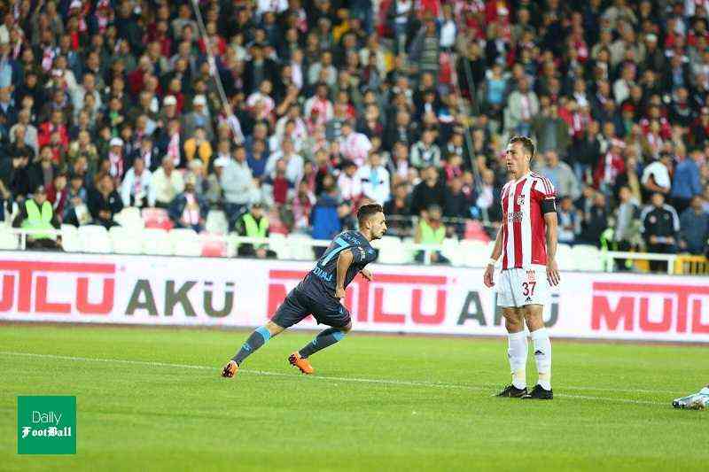 مجید حسینی در ترکیب ترابزون اسپور مقابل ریزه اسپور