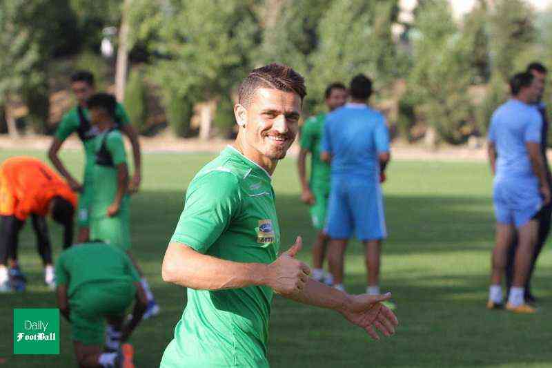 وریا غفوری به بازی استقلال و گل گهر می رسد