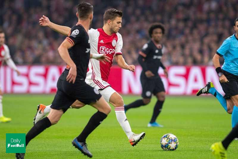 پخش زنده بازی آژاکس و چلسی از رادیو ورزش با گزارشگری یک زن