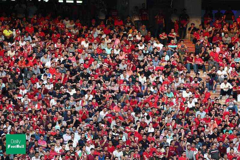 عکس/ دختر پرسپولیسی تماشاگر بازی با ماشین سازی در آزادی