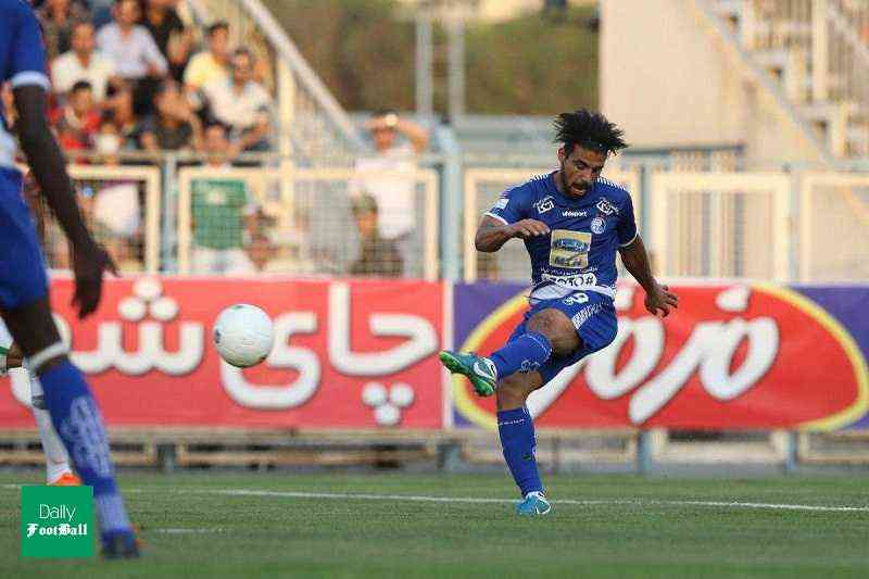 هافبک استقلال بازی با پیکان را از دست داد