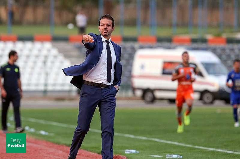 استراماچونی ترکیب استقلال را چید