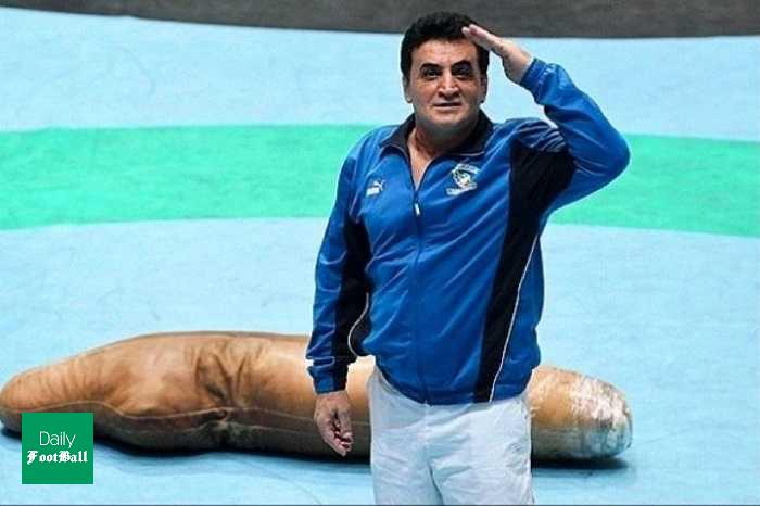 طعنه محمد بنا به استقلال و استراماچونی