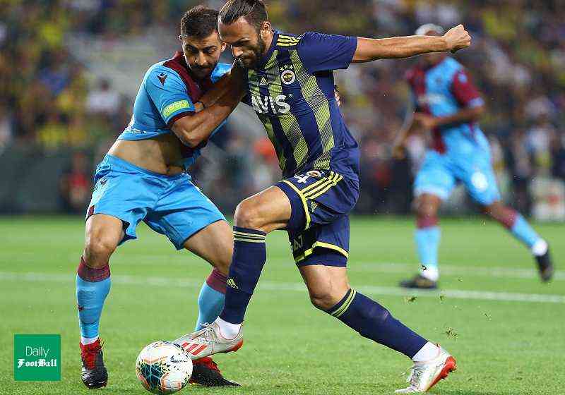 حسینی مصدوم شد