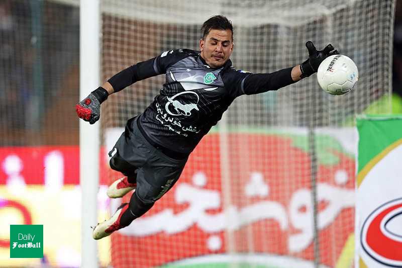 کری خوانی حامد لک برای هواداران استقلال با عدد «6»