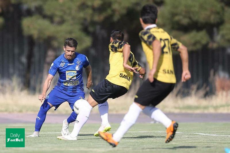 فرهاد مجیدی اینطور بازی استقلال و خوشه طلایی را تماشا کرد