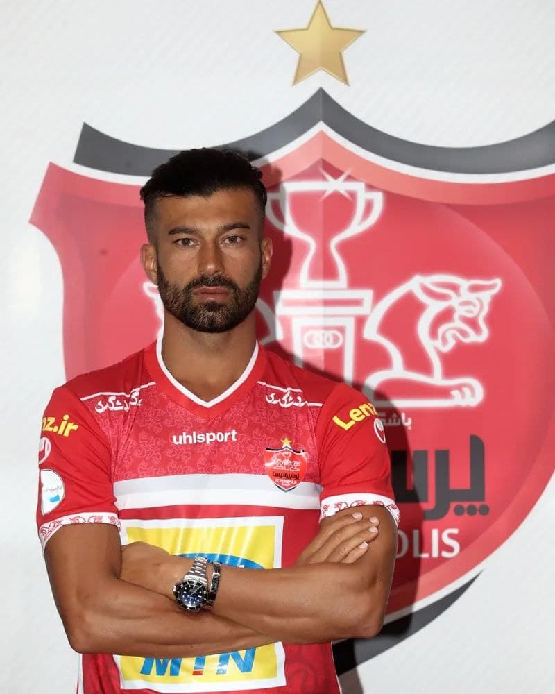 عکس| رامین رضاییان در لباس پرسپولیس