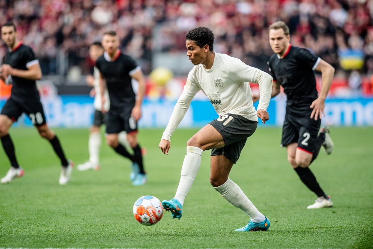 نتیجه بازی بایرلورکوزن و کلن| شکست لورکوزن با موقعیت سوزی سردار آزمون