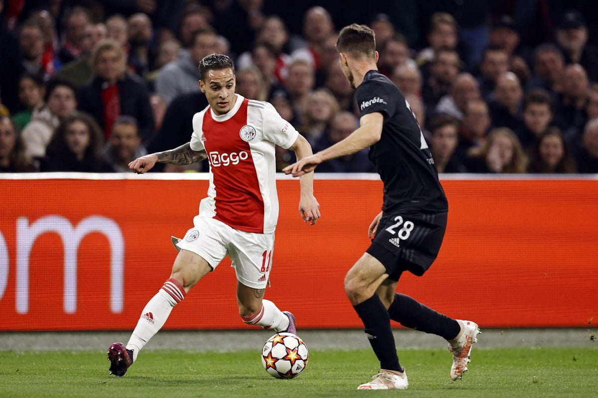 پخش زنده بازی آژاکس و بنفیکا امشب سه شنبه 24 اسفند 1400