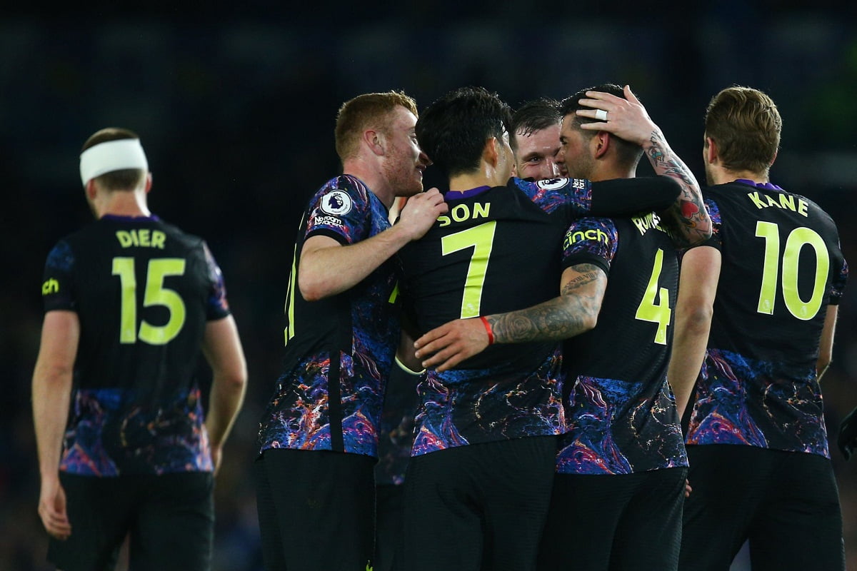 پخش زنده بازی تاتنهام و برایتون امشب چهارشنبه 25 اسفند 1400