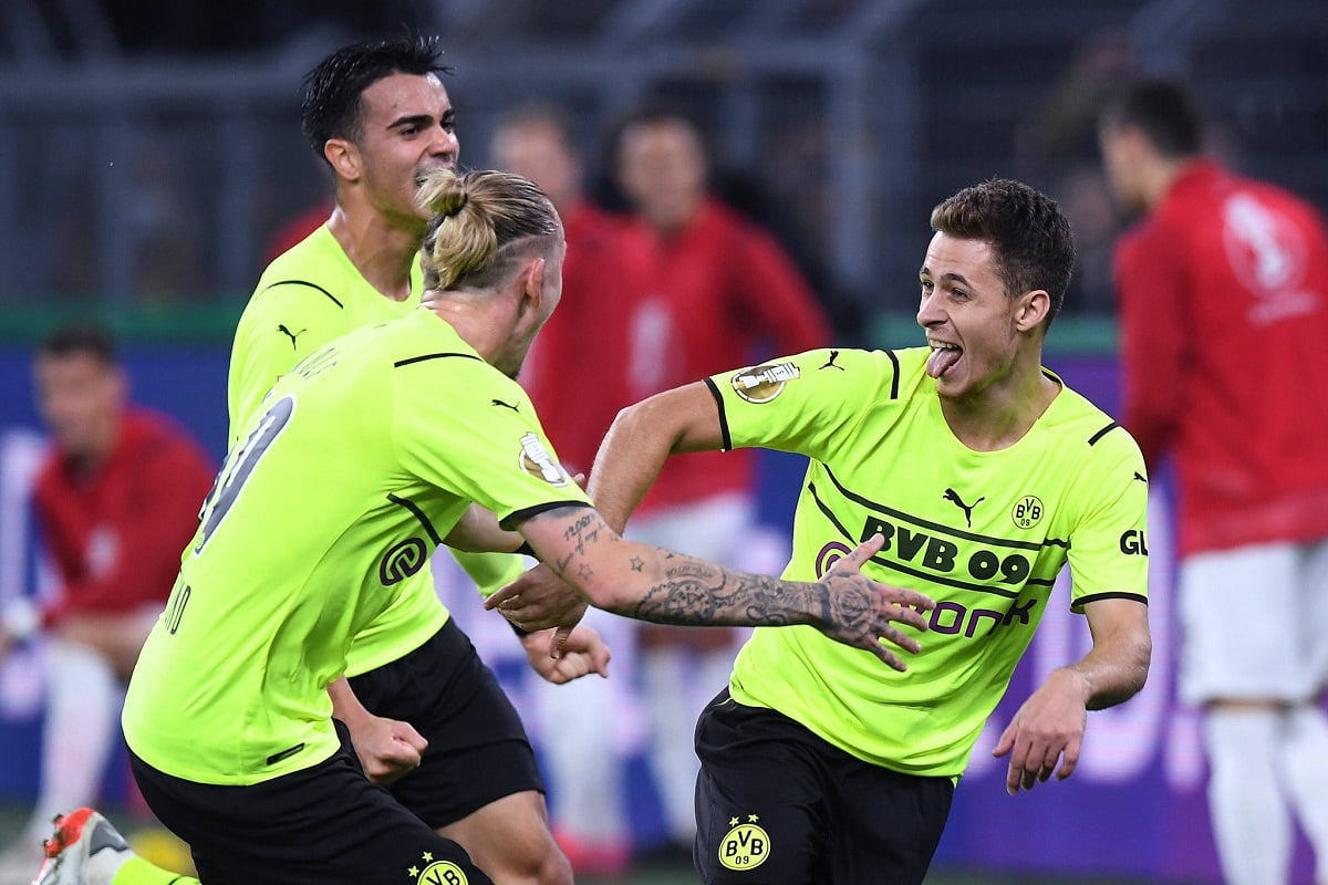 پخش زنده بازی دورتموند و آگزبورگ امشب یکشنبه 8 اسفند 1400