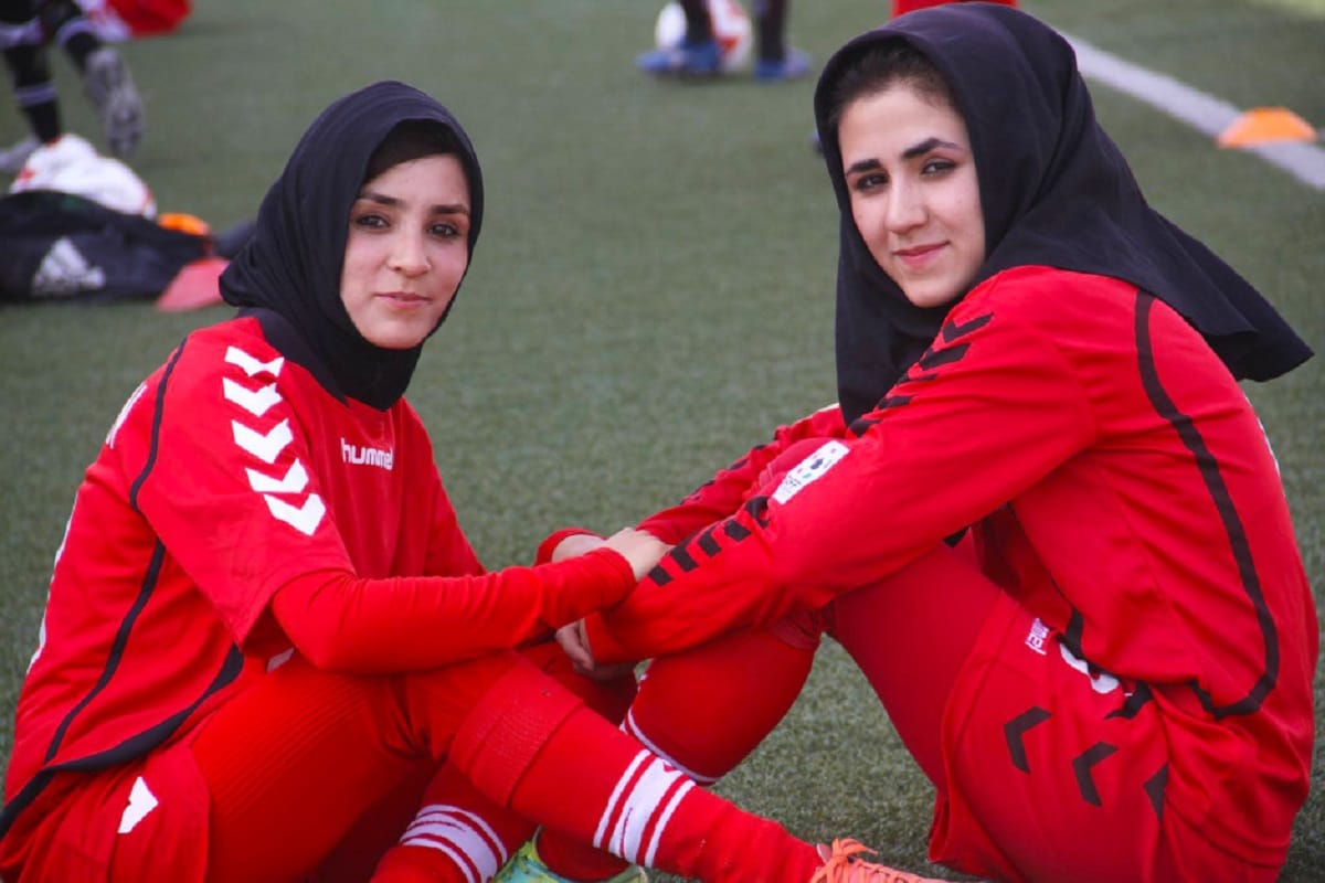 عکس| تصویری عجیب از تیم فوتبال زنان افغانستان در حکومت طالبان