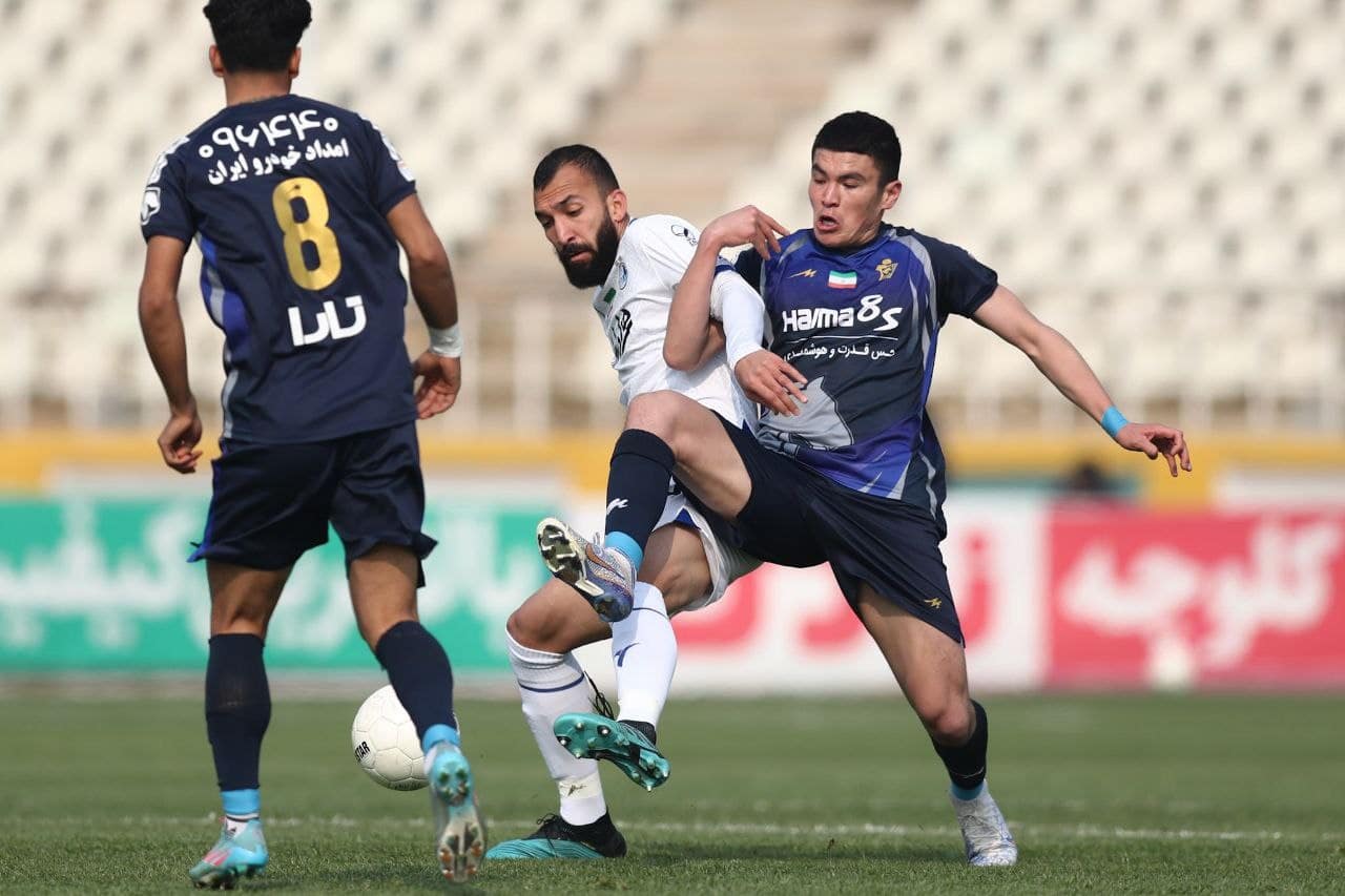 فیلم| سنگ کاغذ قیچی کردن مهدی قایدی و محمد محبی برای ضربه ایستگاهی