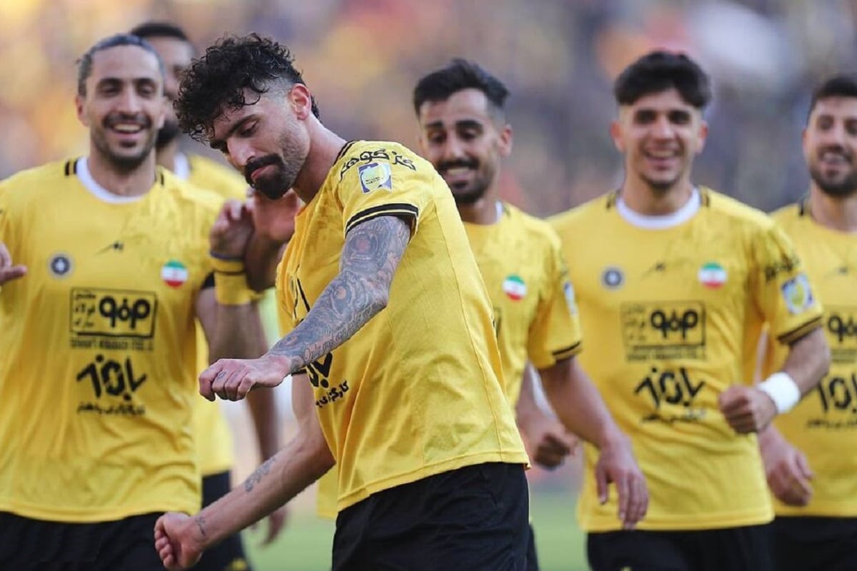 شادی گل مستهجن کار دست محمد دانشگر داد؛ محرومیت بازیکن سپاهان