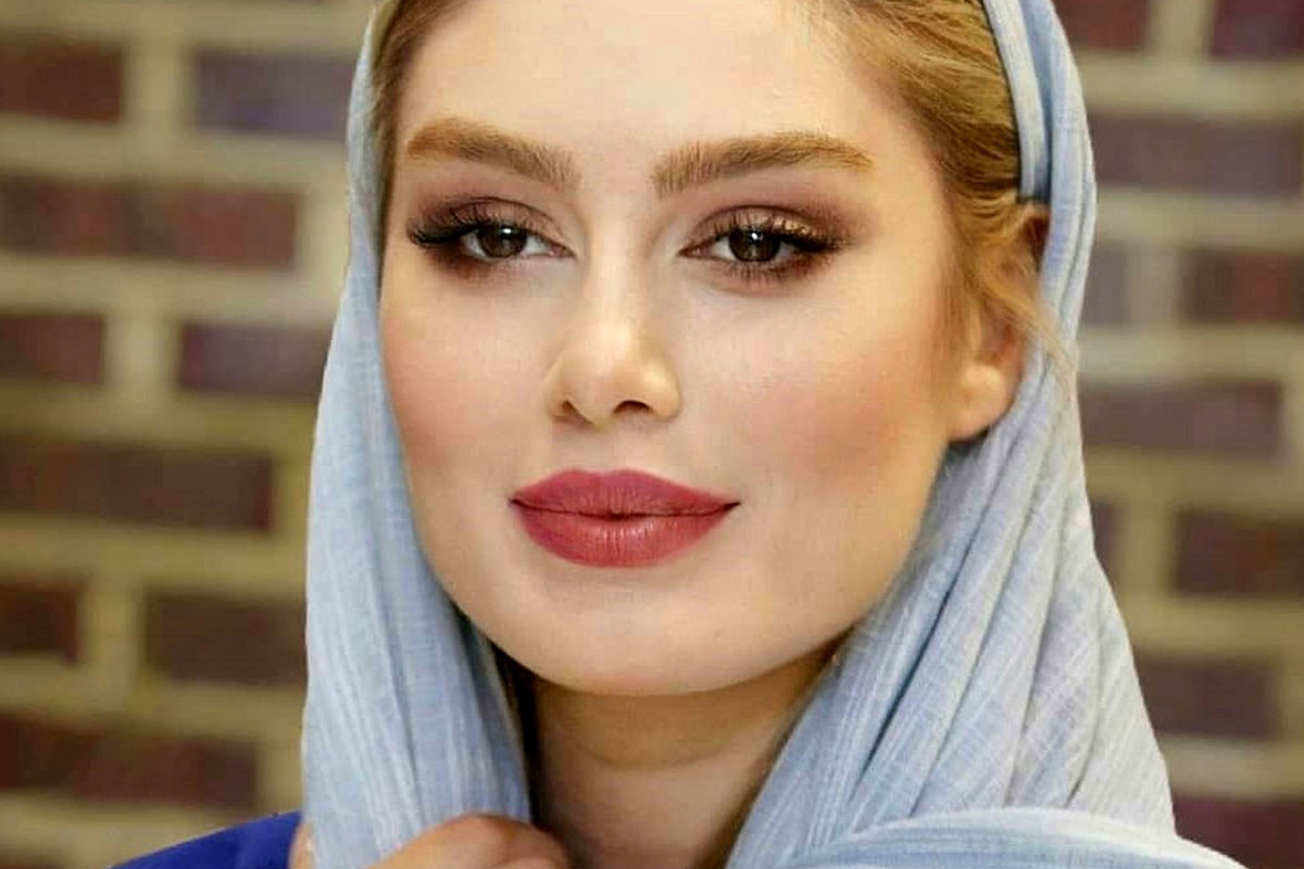 عکس| امیر تتلو دست سحر قریشی را دفتر نقاشی کرد!