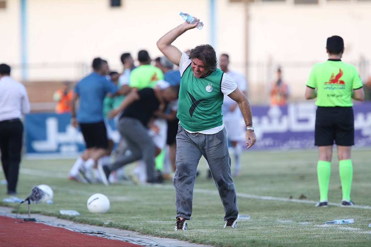 فیلم| عذرخواهی و دلجویی ساپینتو از کادر پزشکی هلال احمر پس از جنجال لگد به برانکارد