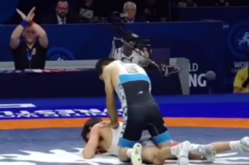 فیلم| کشتی گیر اسرائیلی حریف امیرمحمد یزدانی اینطور 10-0 شد