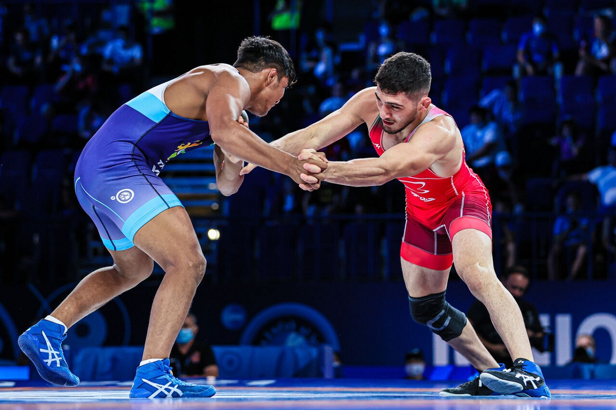 فیلم کامل| مسابقه یونس امامی با حریف گواتمالایی در دور نخست مسابقات کشتی آزاد قهرمانی جهان 2022