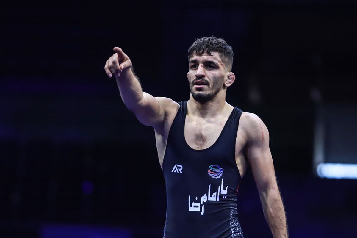 فیلم کامل| مسابقه علیرضا سرلک با حریف چینی در دور نخست مسابقات کشتی آزاد قهرمانی جهان 2022