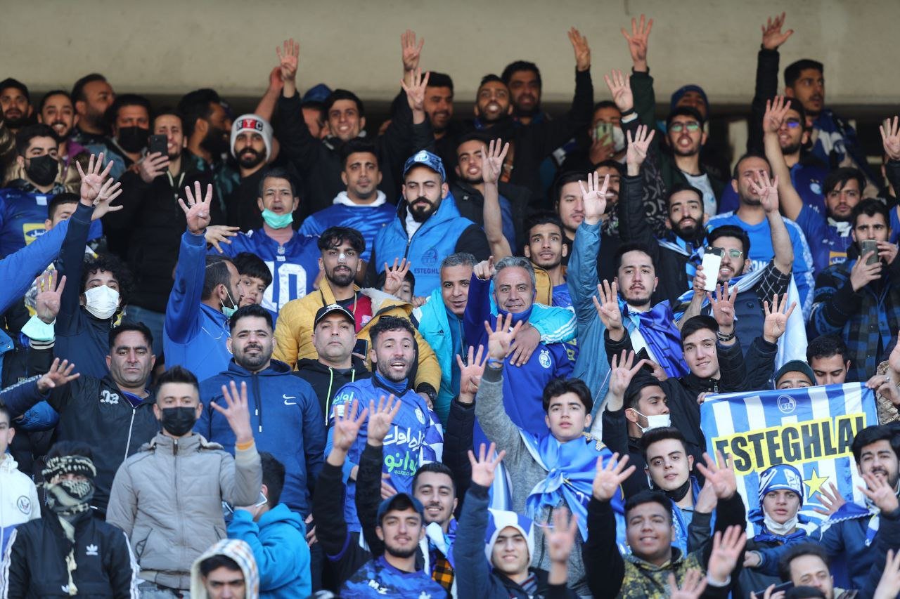 بلیت فروشی بازی استقلال و نفت مسجدسلیمان؛ زنان اجازه خرید بلیط ندارند