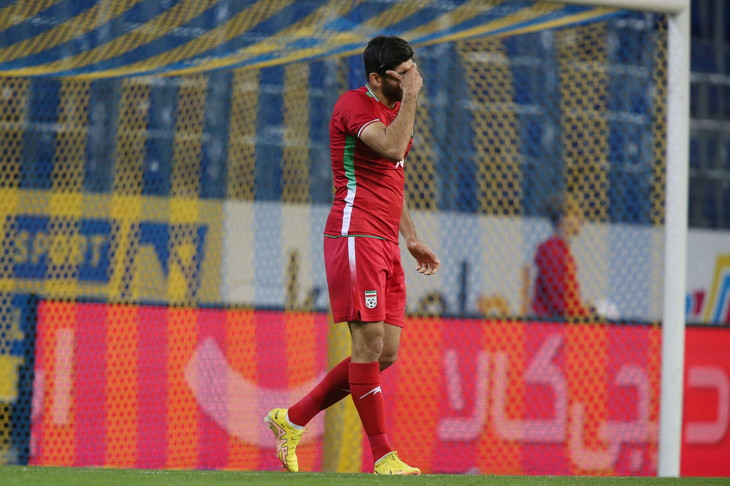 فیلم| اتوبوس پرسپولیس وحید امیری و مهدی ترابی را جا گذاشت؛ عمدی در کار بود؟