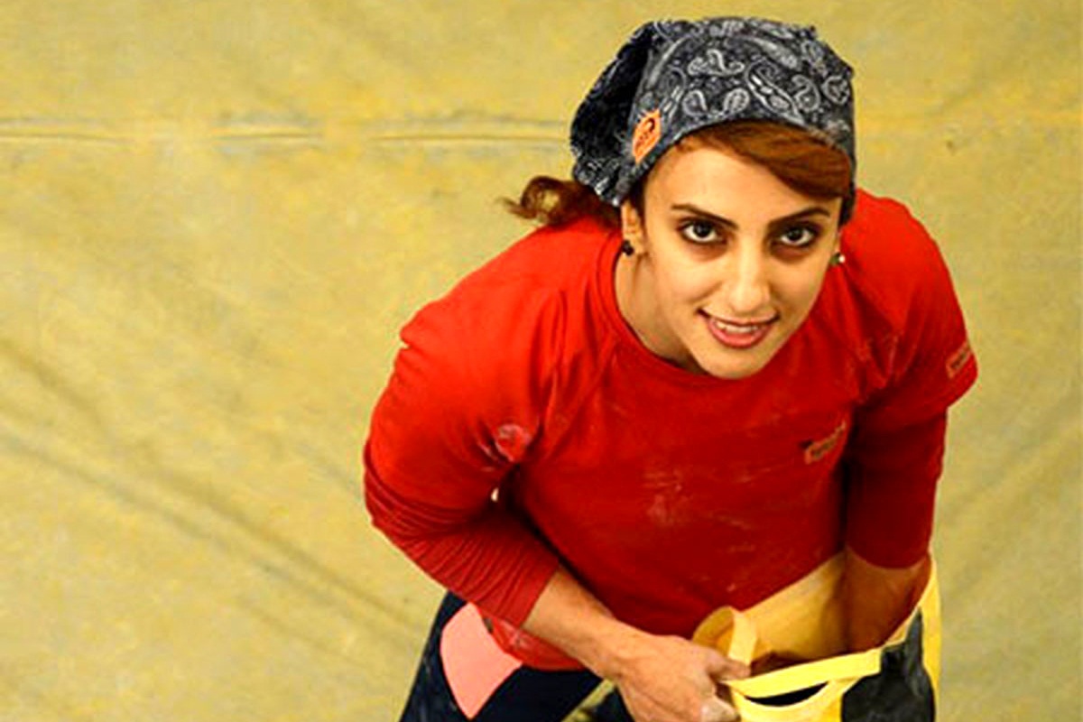 عکس| دانشجویان دختر دانشگاه شریف بدون حجاب در تریبون آزاد با حضور آقای رئیس!