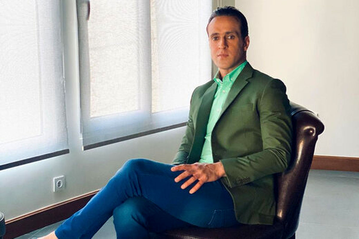 سیاه نمایی لیدر اغتشاشات در مورد توقیف اموالش؛ علی کریمی قبل از خروج از کشور املاک و دارایی خود را فروخته