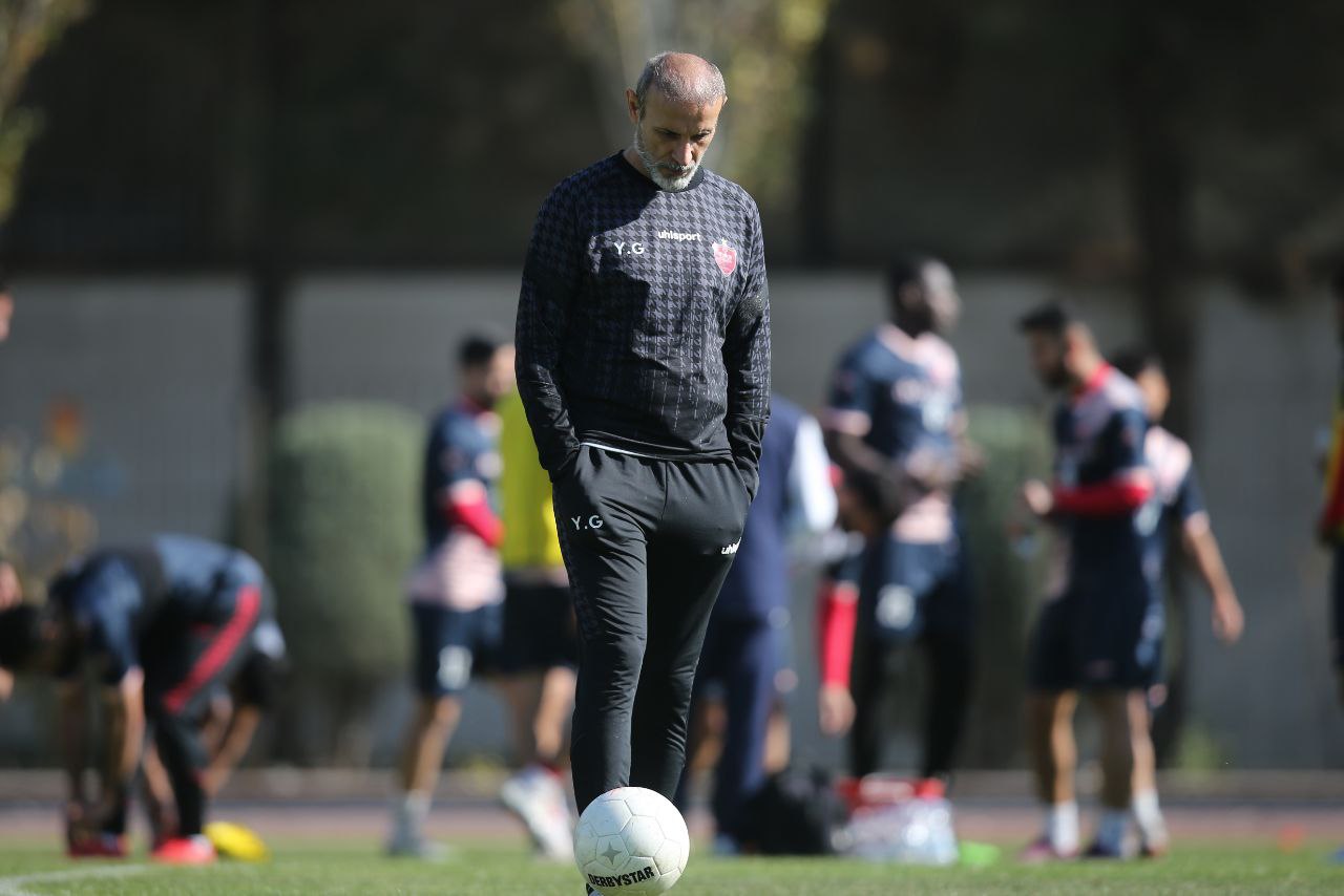 پیشنهاد به یحیی گل محمدی: چرا در حمایت از مردم از سرمربیگری پرسپولیس استعفا نمی کنی؟