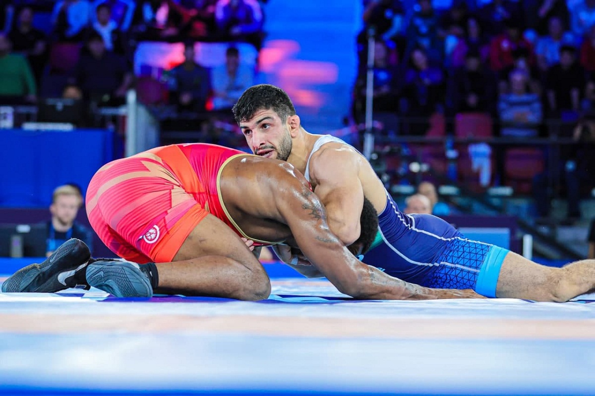 ساعت کشتی ایران و آمریکا در فینال مسابقات جام جهانی کشتی آزاد امشب یکشنبه 20 آذر 1401