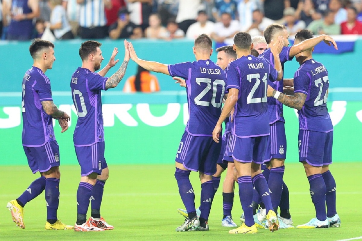 لیونل مسی در ترکیب تیم ملی آرژانتین مقابل لهستان برای بازی امشب 9 آذر 1401