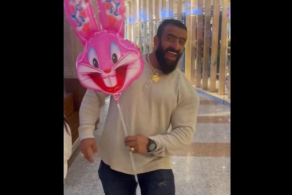 فیلم| ترفند هادی چوپان برای استتار در گردش خانوادگی