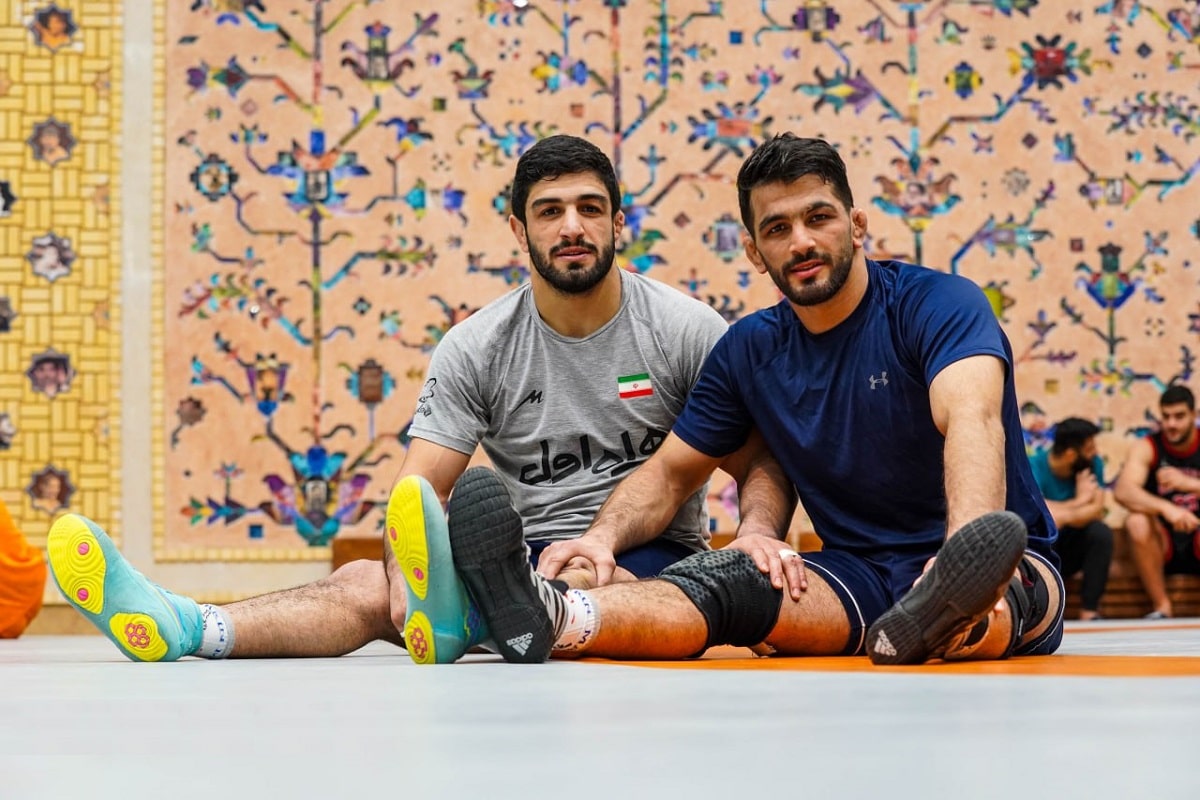 عکس| شوخی و خنده دو کشتی گیر تیم ملی پس از درگیری جنجالی