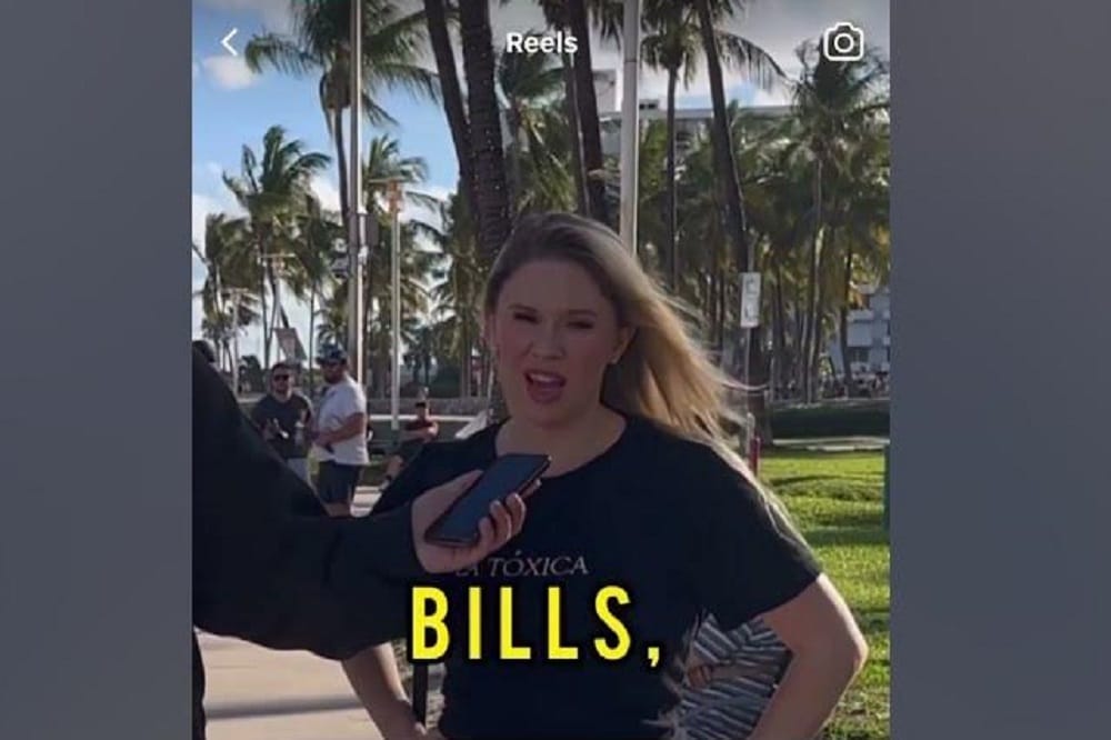 فیلم| حمله وحشیانه دختران بی حجاب به یک خانم محجبه در قم؛ حمایت علی کریمی از هنجارشکنان