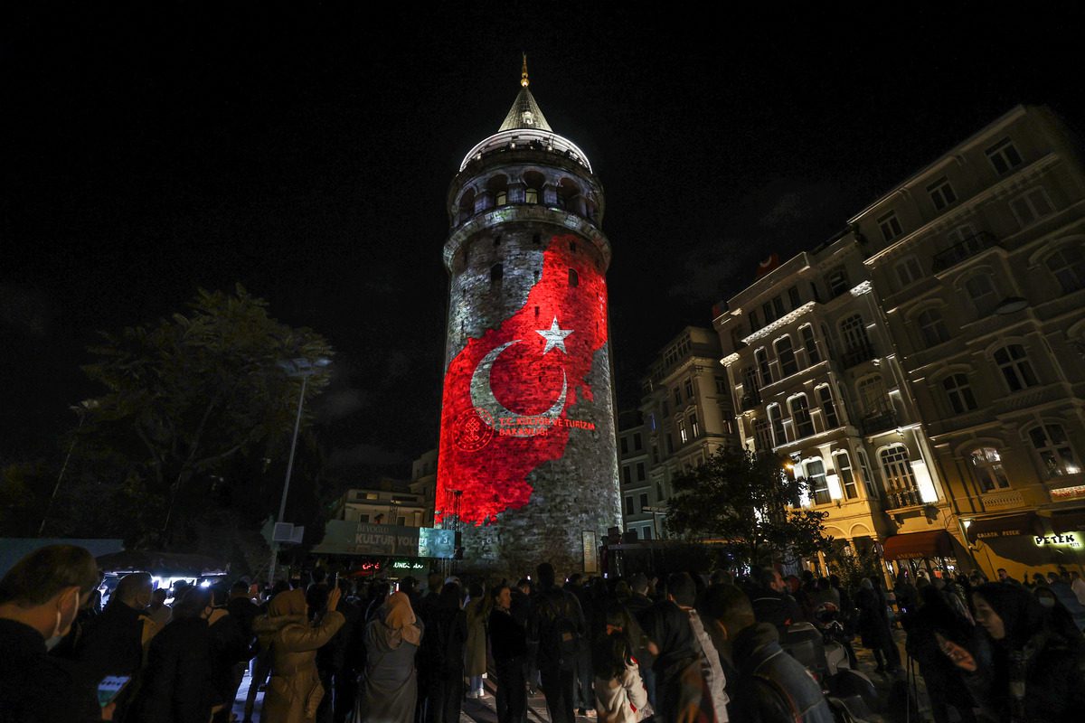 فیلم| چرا رونالدو نمیتونه تو ایران خونه بخره؟