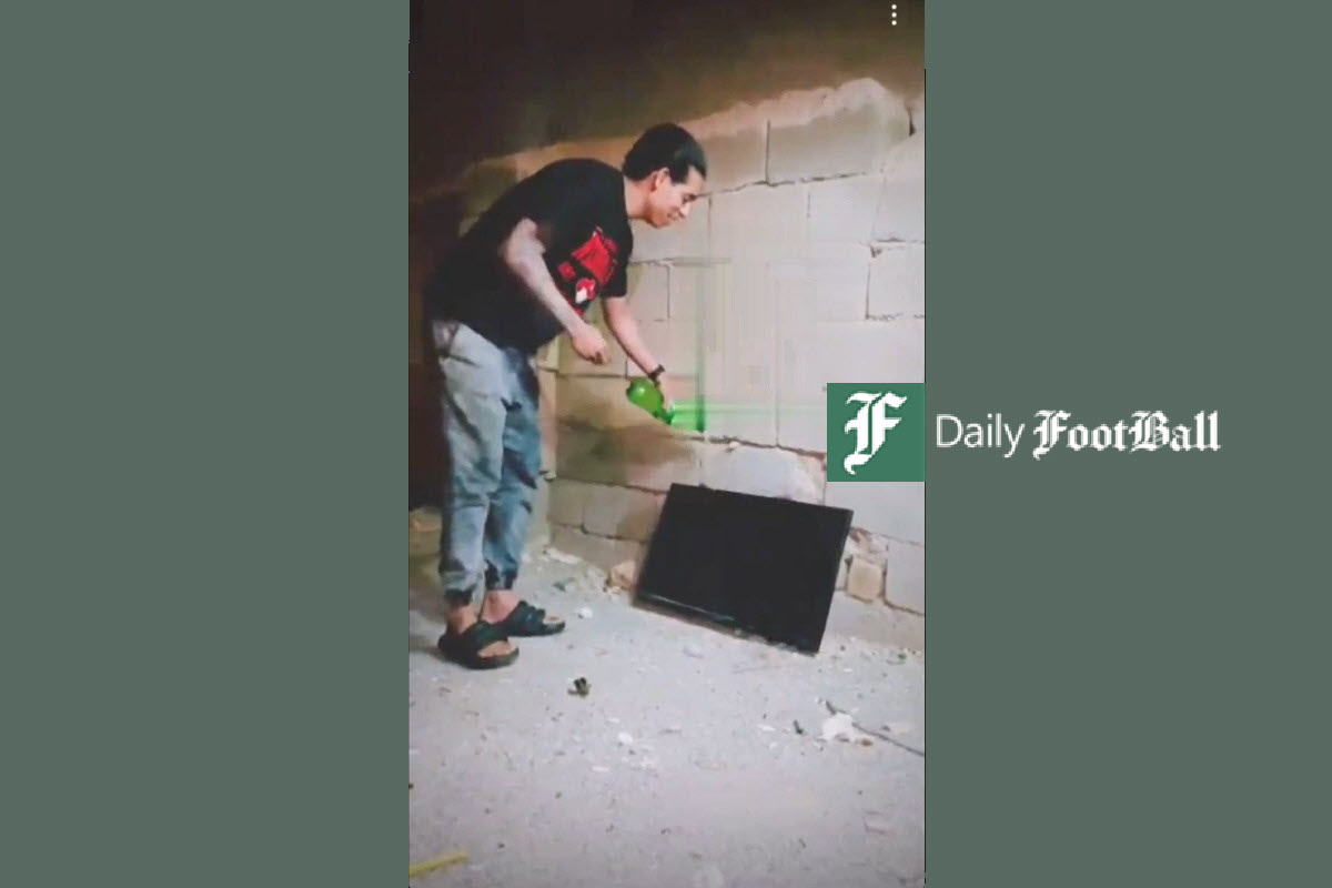 فیلم| بعد از باخت تیم ملی تلویزیونشو آتیش زد!