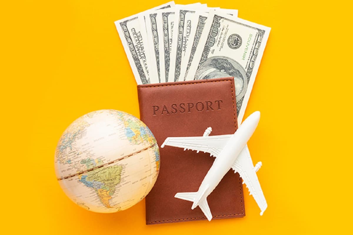 فیلم| شکستن دکور برنامه تلویزیونی و سقوط مجری صداوسیما در برنامه زنده