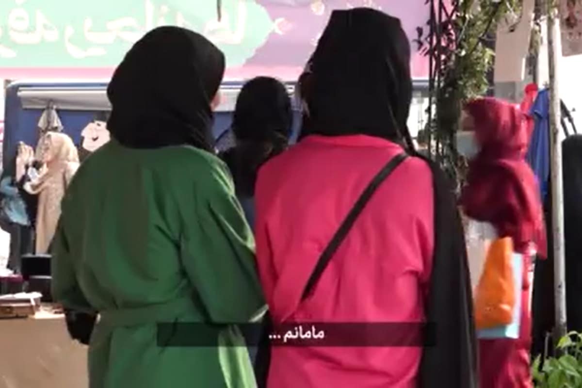 عکس| ترفند زیرکانه پریناز ایزدیار برای حجاب در انظار عمومی