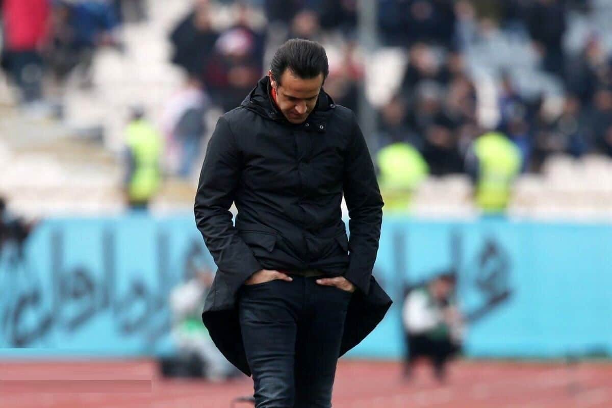 عکس| شوت علی کریمی دوباره به اوت رفت!