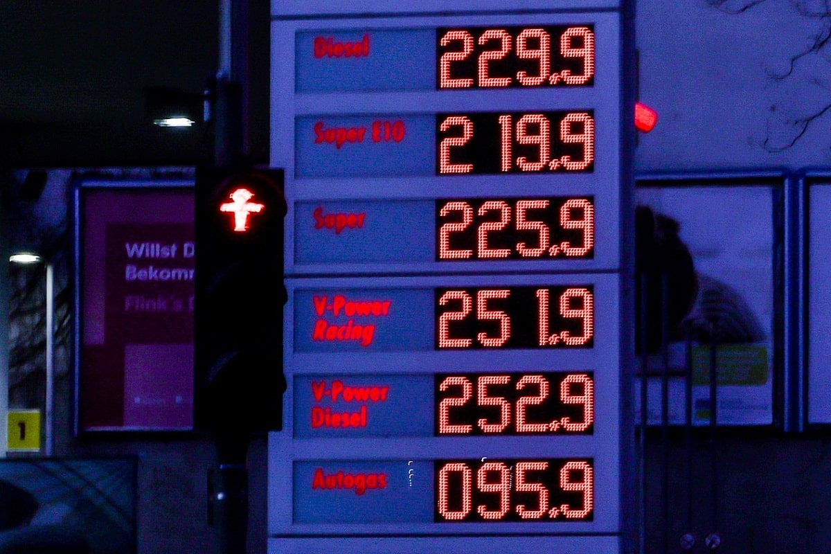 فیلم| واکنش تند محمدرضا گلزار به هواداران اجاره ای برای شلوغی