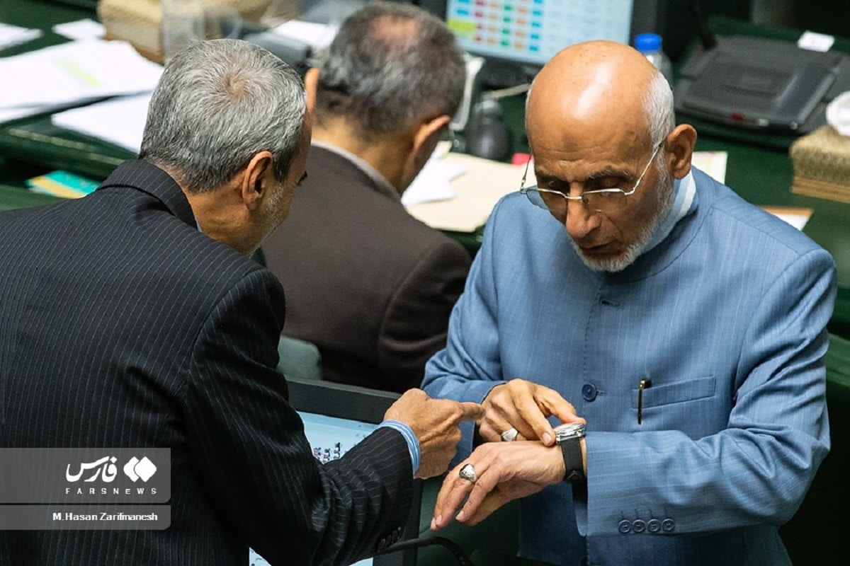 فیلم| تمرینات طاقت فرسای واحد ضد تروریسم تیپ امنیتی آل محمد (ص) سپاه