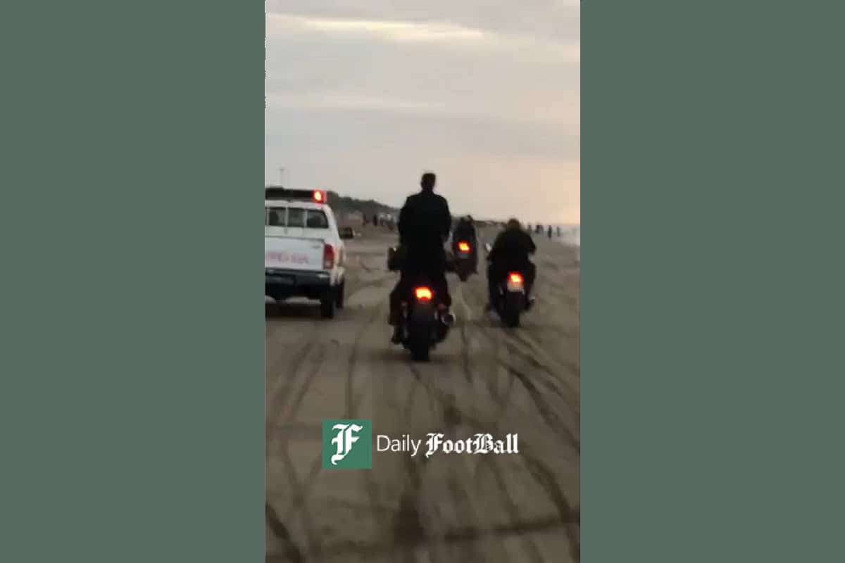 عکس| توهین شادمهر و دخترش به پرچم ایران در کنسرت