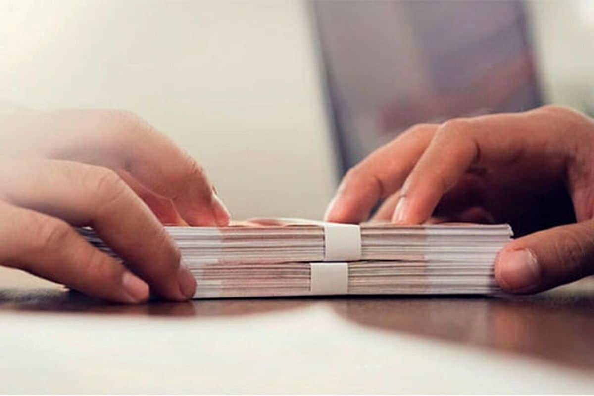 عکس| حمله هواداران پرسپولیس و استقلال به علیرضا بیرانوند