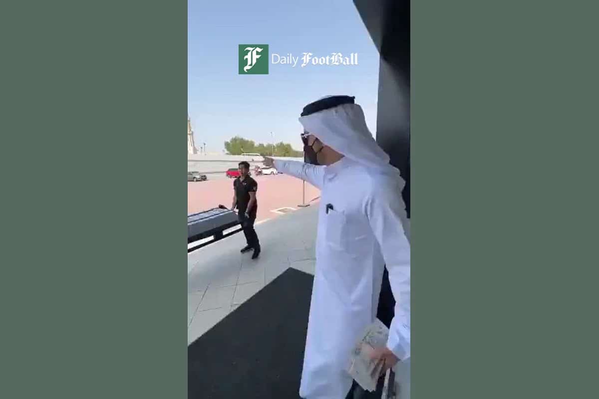 فیلم| بوسه رائفی پور بر پرچم ایران پس از بازگشت به کشور