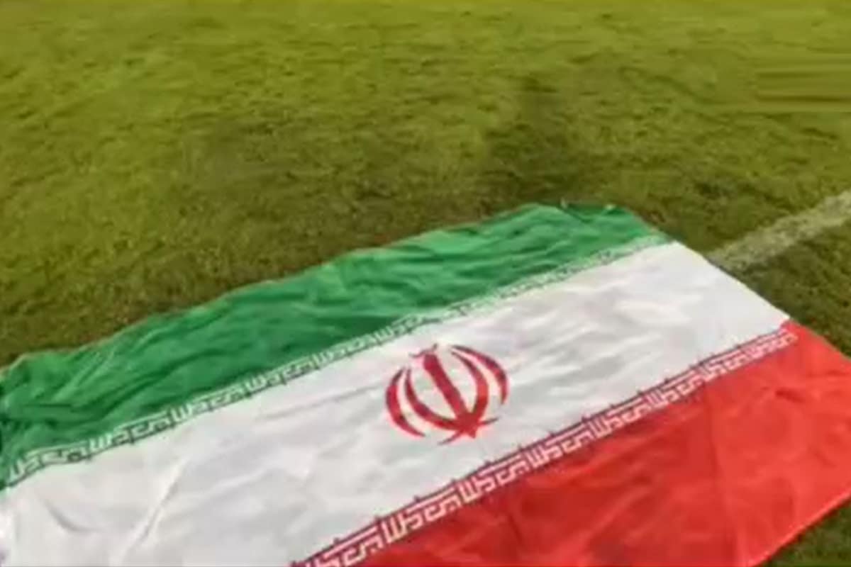 فیلم| سجده تیم ملی نوجوانان بر پرچم ایران پس از صعود به جام جهانی