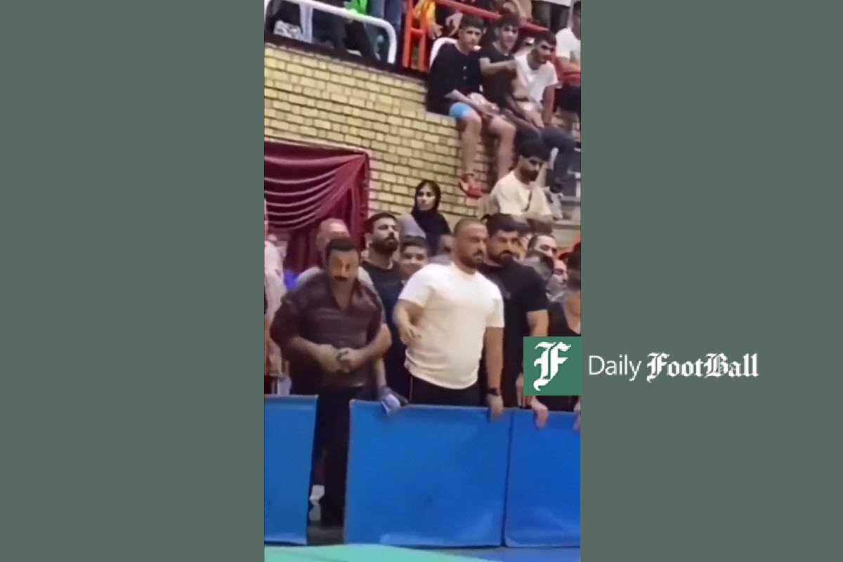 فیلم| شور و اشتیاق پدر کشتی گیر مازندرانی حین مسابقه کشتی پسرش