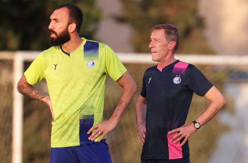 روزبه در قلب دفاعی می‌ماند