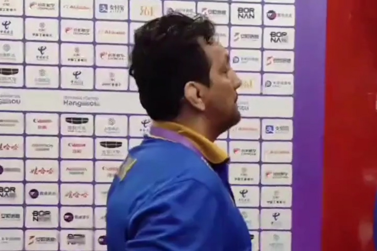 اهانت تعدادی از هواداران پرسپولیس به پرچم فلسطین در ورزشگاه آزادی